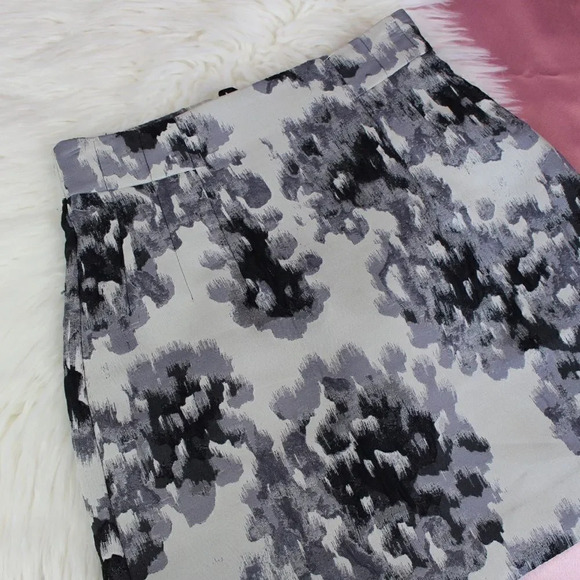 H&M thick high waisted skirt - Picture 2 of 8